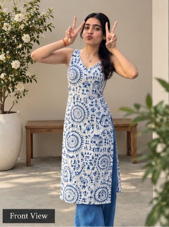 Blue & White Printed Sleeveless Sweetheart Neck Long Kurti - buy online at Shop With Kannu